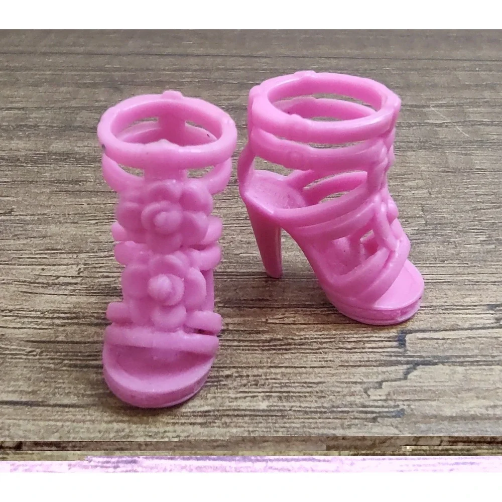 Barbie Fashionista Pink Cage Style Flower Accents High Heel Shoes Doll Size Z31